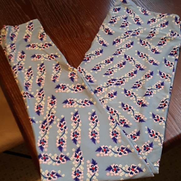 LuLaRoe Pants - BNWT Lularoe leggings TC